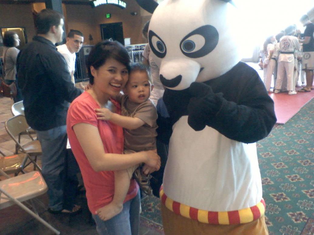 Ngày 5/28/2011 đi coi phim Kungfu Panda.  Lần đầu tiên Ngoại đi coi phim sau mấy chục năm.  Con cũng coi lần đầu tiên.
